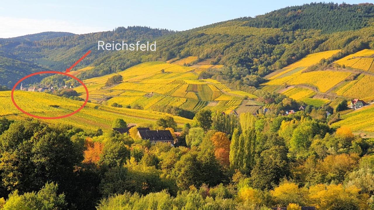 Janea Deep Red House Villa Reichsfeld Buitenkant foto
