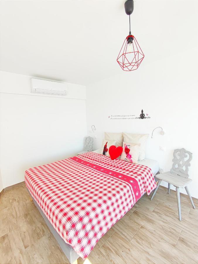Janea Deep Red House Villa Reichsfeld Buitenkant foto