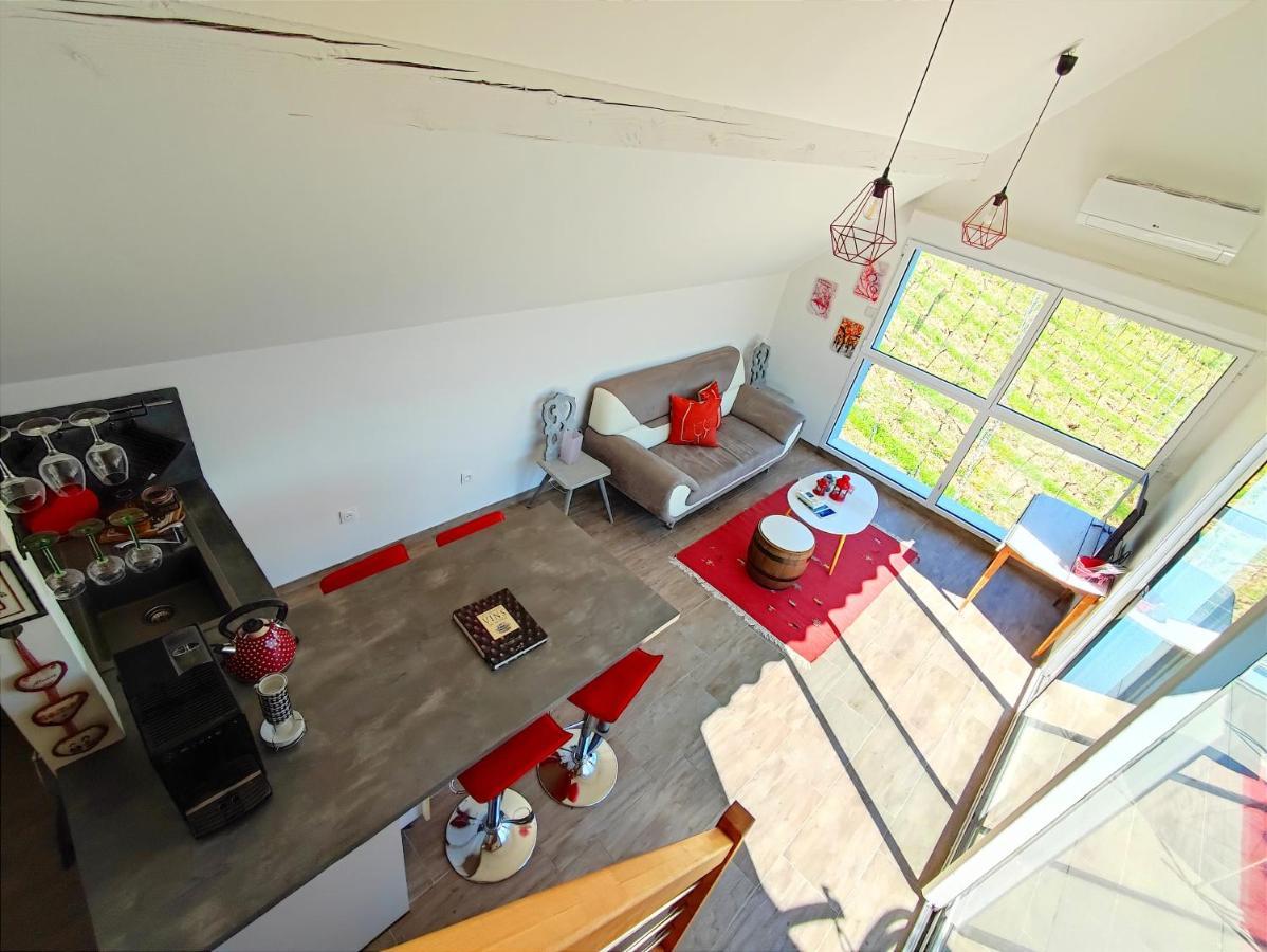 Janea Deep Red House Villa Reichsfeld Buitenkant foto